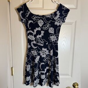 Snap Navy & White Floral Fit & Flare Skater Dress - Size Medium